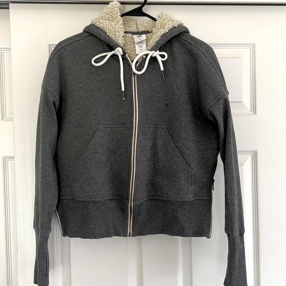 Cabi Apres Ski gray Sherpa hoodie! Size M.